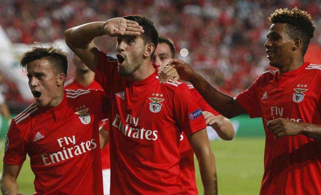 c罗获得2016年欧洲杯葡萄牙举行庆祝仪式-爱游戏网站