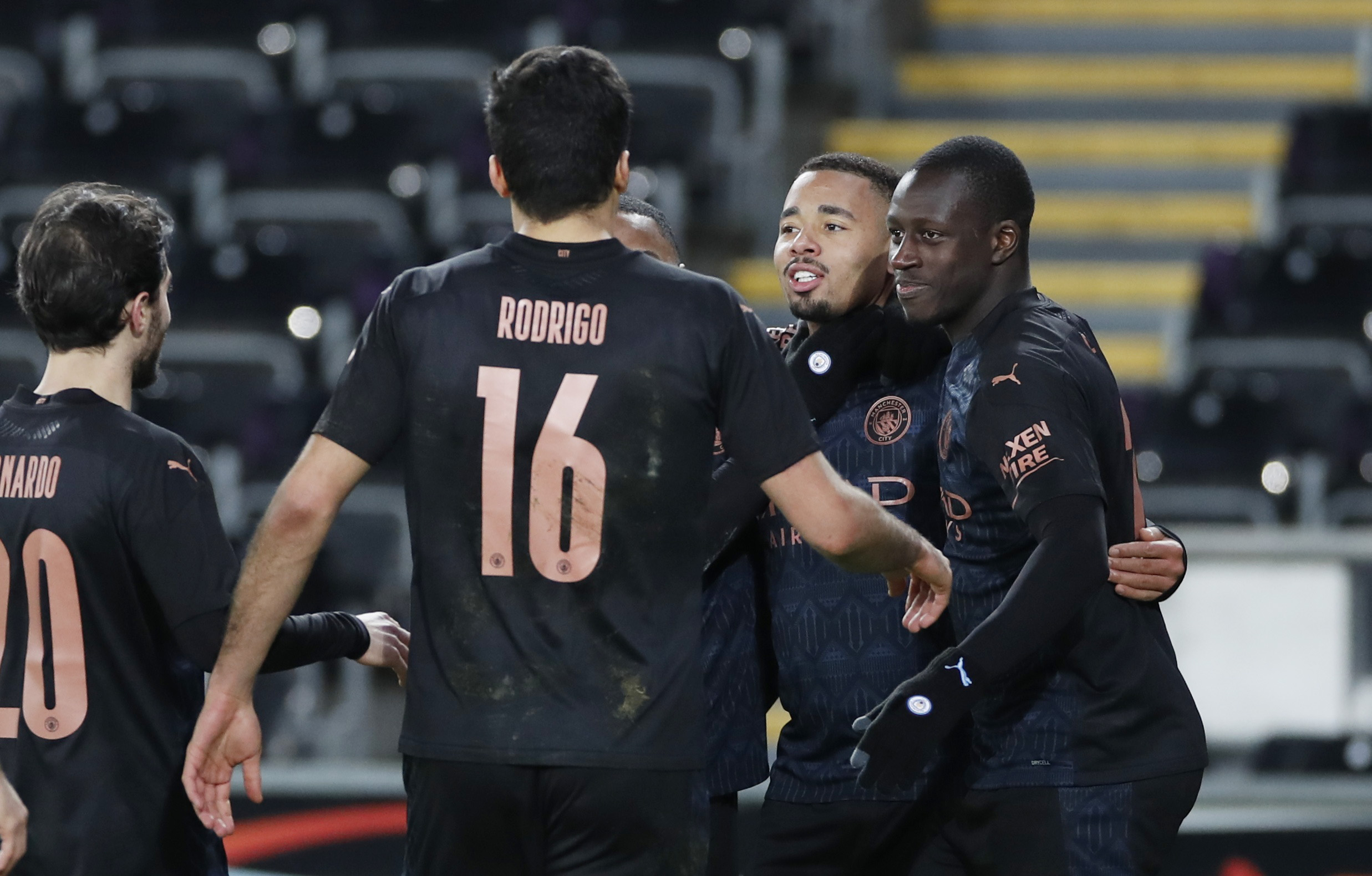 多特蒙德迎足总杯关键赛；赛后门线救险；态度坚定；数据趋势出现新变化 -爱游戏官方网站