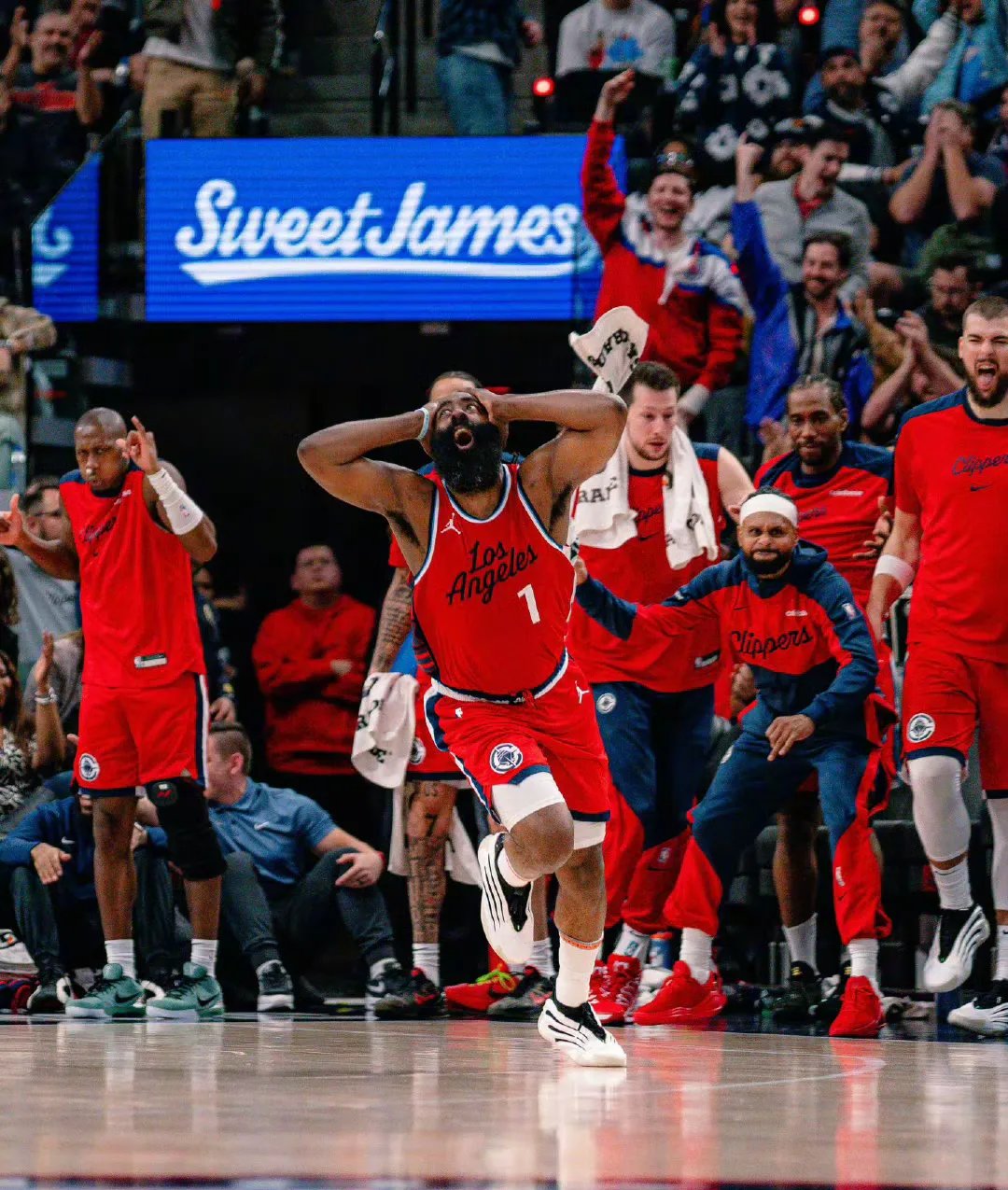 包含洛杉矶快船发布备战花絮，国际比赛日调整名单，法甲任务艰巨，团队化学反应显著的词条-爱游戏娱乐