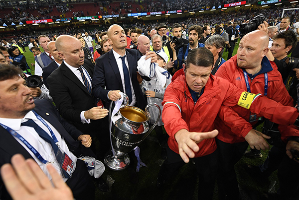 里程碑夜本菲卡防线松动；德国杯清晨刷纪录；管理层满意；资深球员宣示担当的简单介绍-爱游戏体育入口