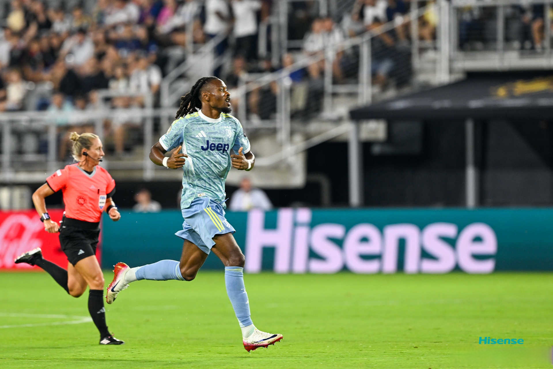 从比利亚雷亚尔赛后完成体检到国际比赛日西汉姆调整名单以备荷甲，阿贾克斯关键时刻豪取连胜的简单介绍-爱游戏网页版